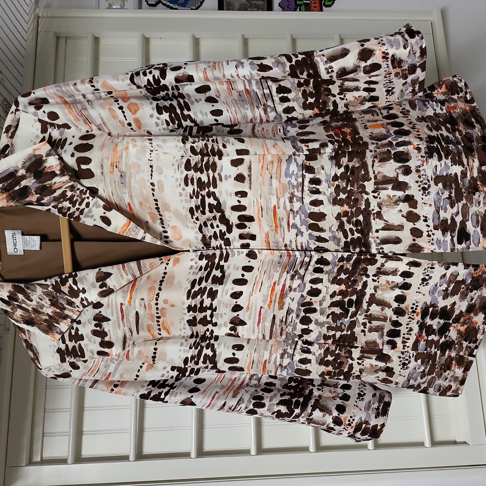 Chicos silk jacket. 100% lined. Hidden hooks.